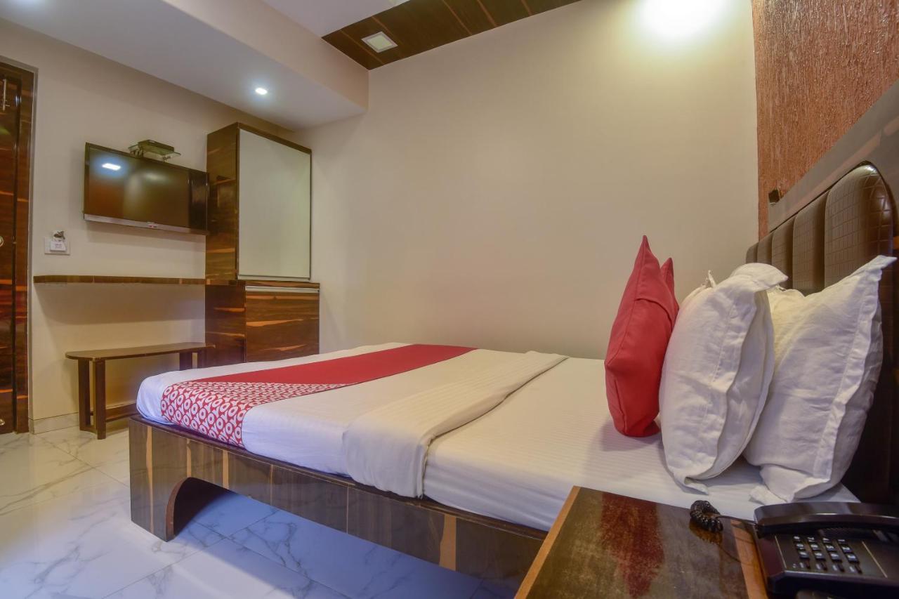 Oyo 28893 Hotel Gulf Bombay Extérieur photo