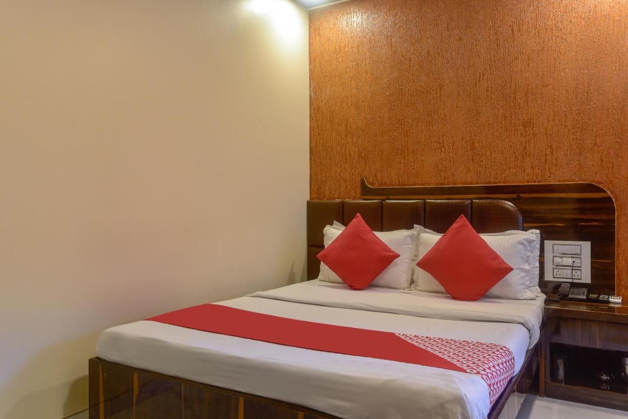 Oyo 28893 Hotel Gulf Bombay Extérieur photo