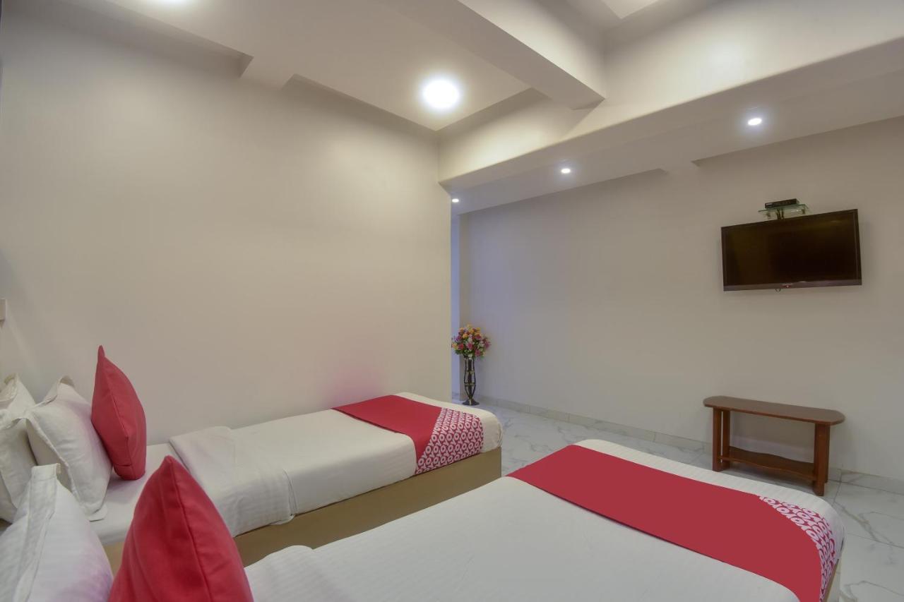 Oyo 28893 Hotel Gulf Bombay Extérieur photo