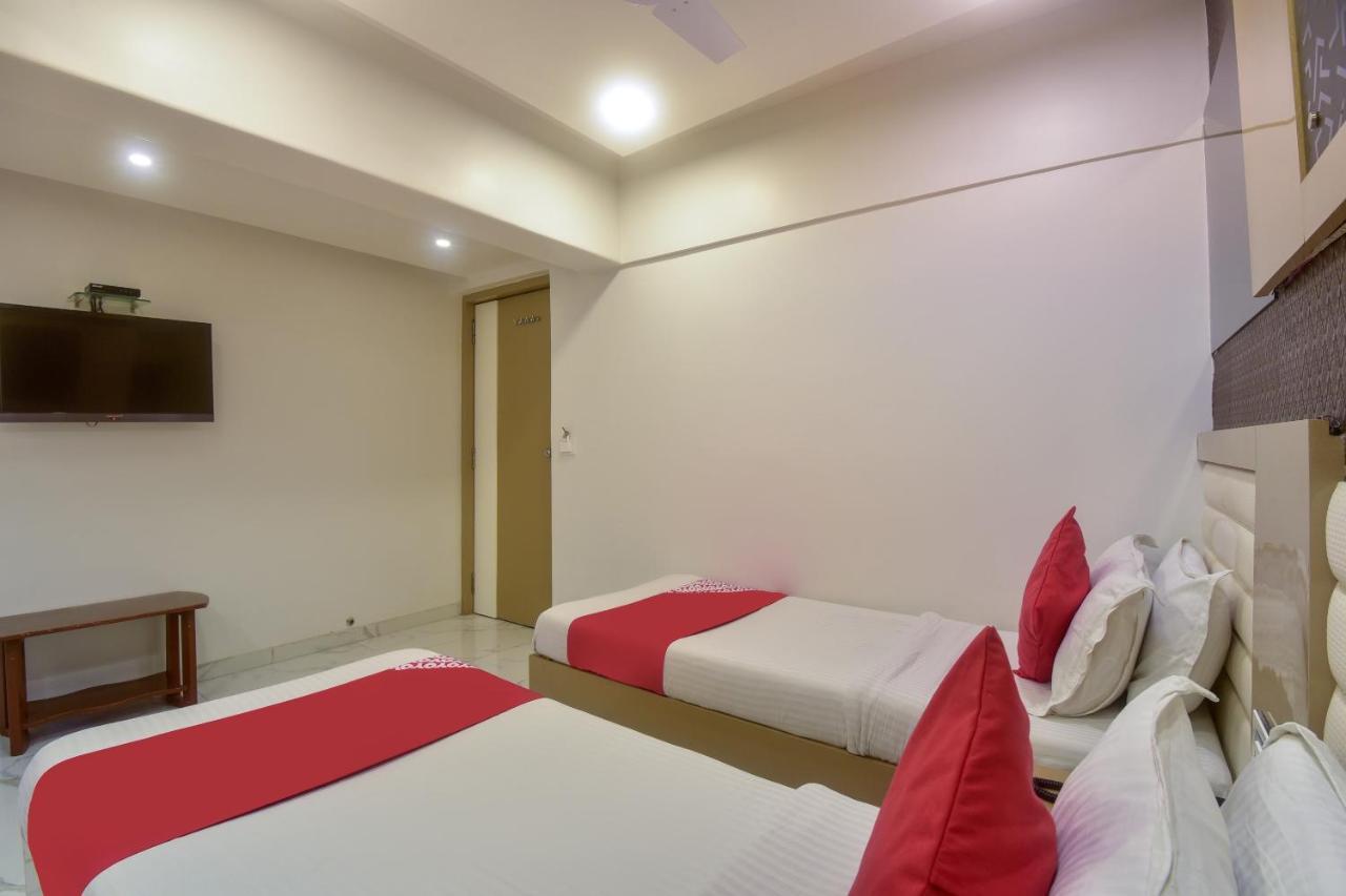 Oyo 28893 Hotel Gulf Bombay Extérieur photo