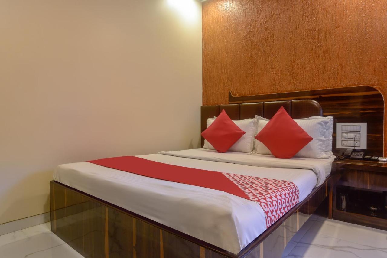 Oyo 28893 Hotel Gulf Bombay Extérieur photo
