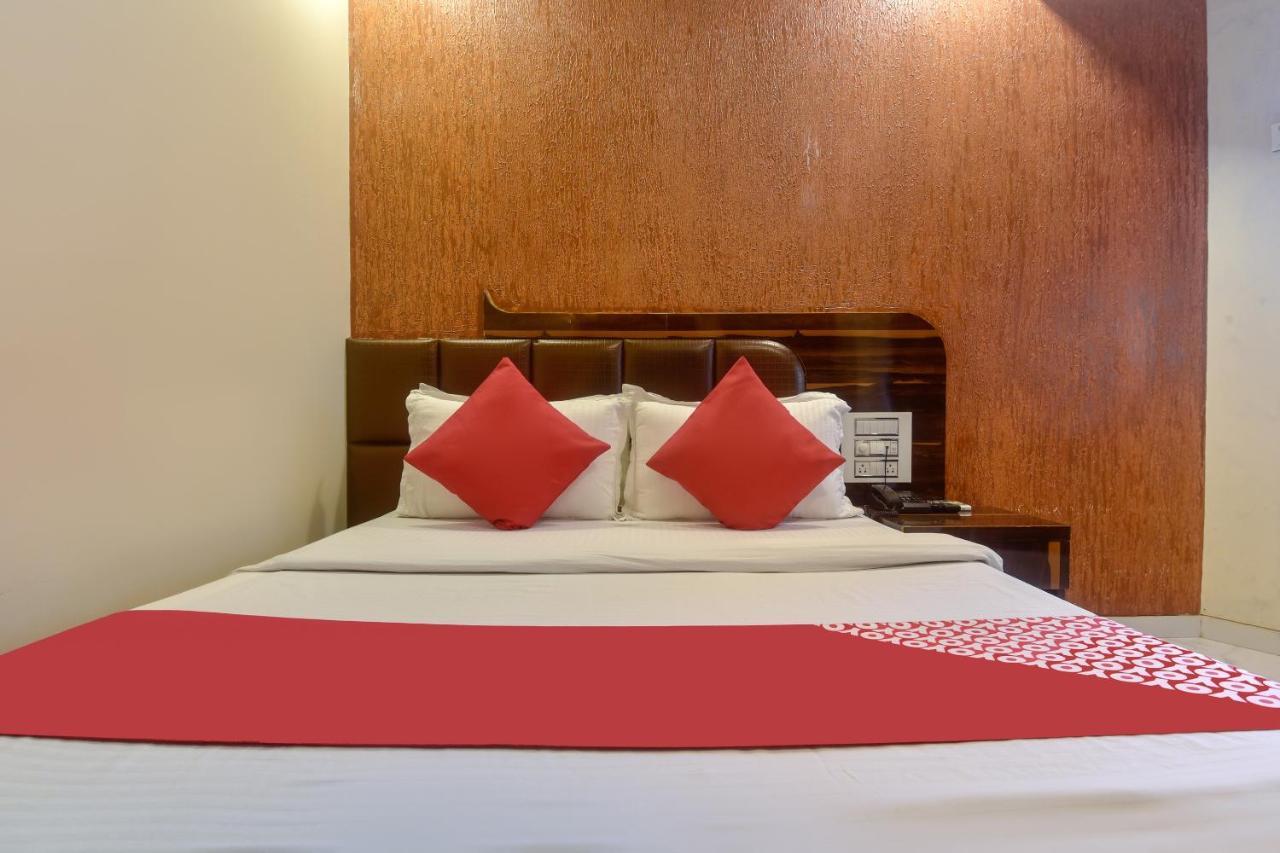 Oyo 28893 Hotel Gulf Bombay Extérieur photo