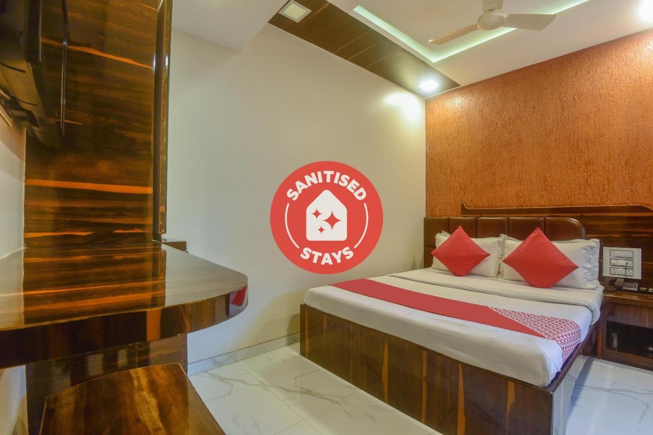 Oyo 28893 Hotel Gulf Bombay Extérieur photo