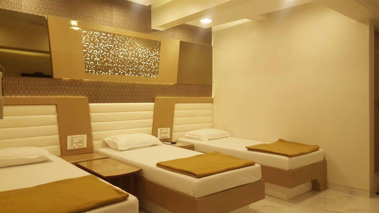 Oyo 28893 Hotel Gulf Bombay Extérieur photo