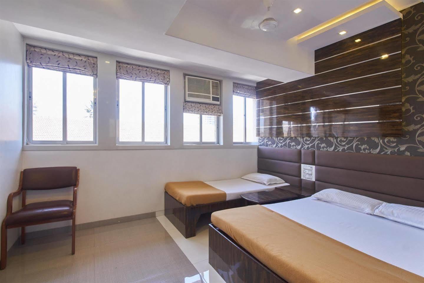 Oyo 28893 Hotel Gulf Bombay Extérieur photo