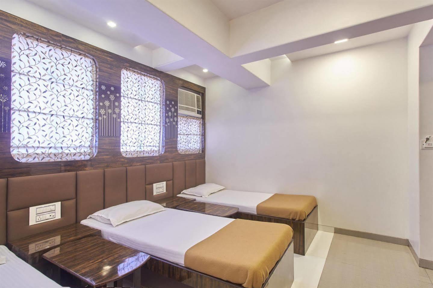 Oyo 28893 Hotel Gulf Bombay Extérieur photo