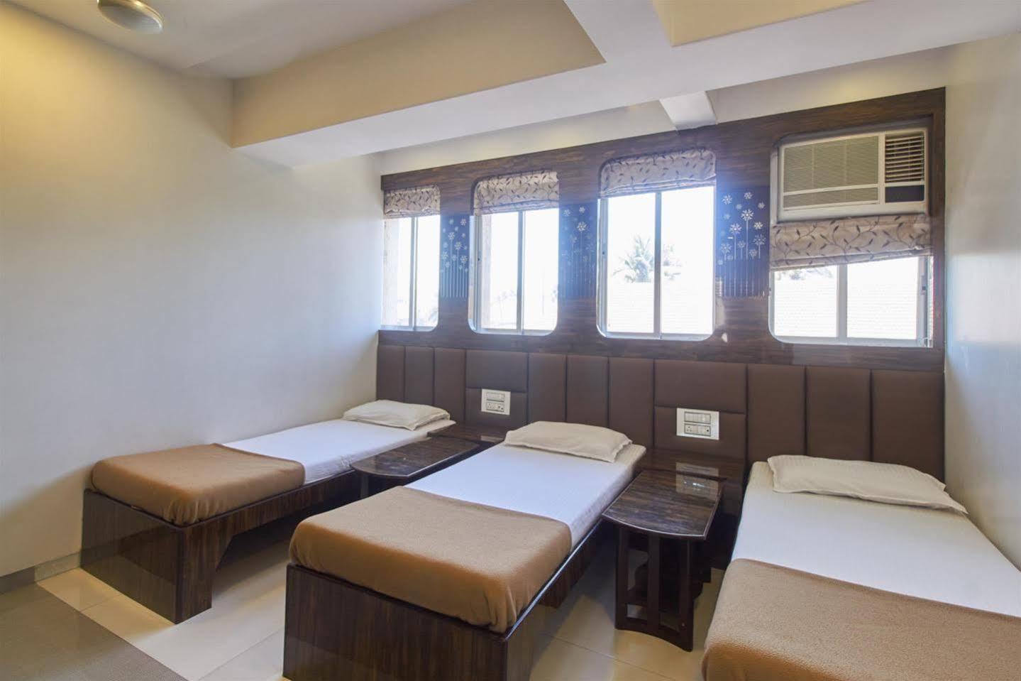 Oyo 28893 Hotel Gulf Bombay Extérieur photo