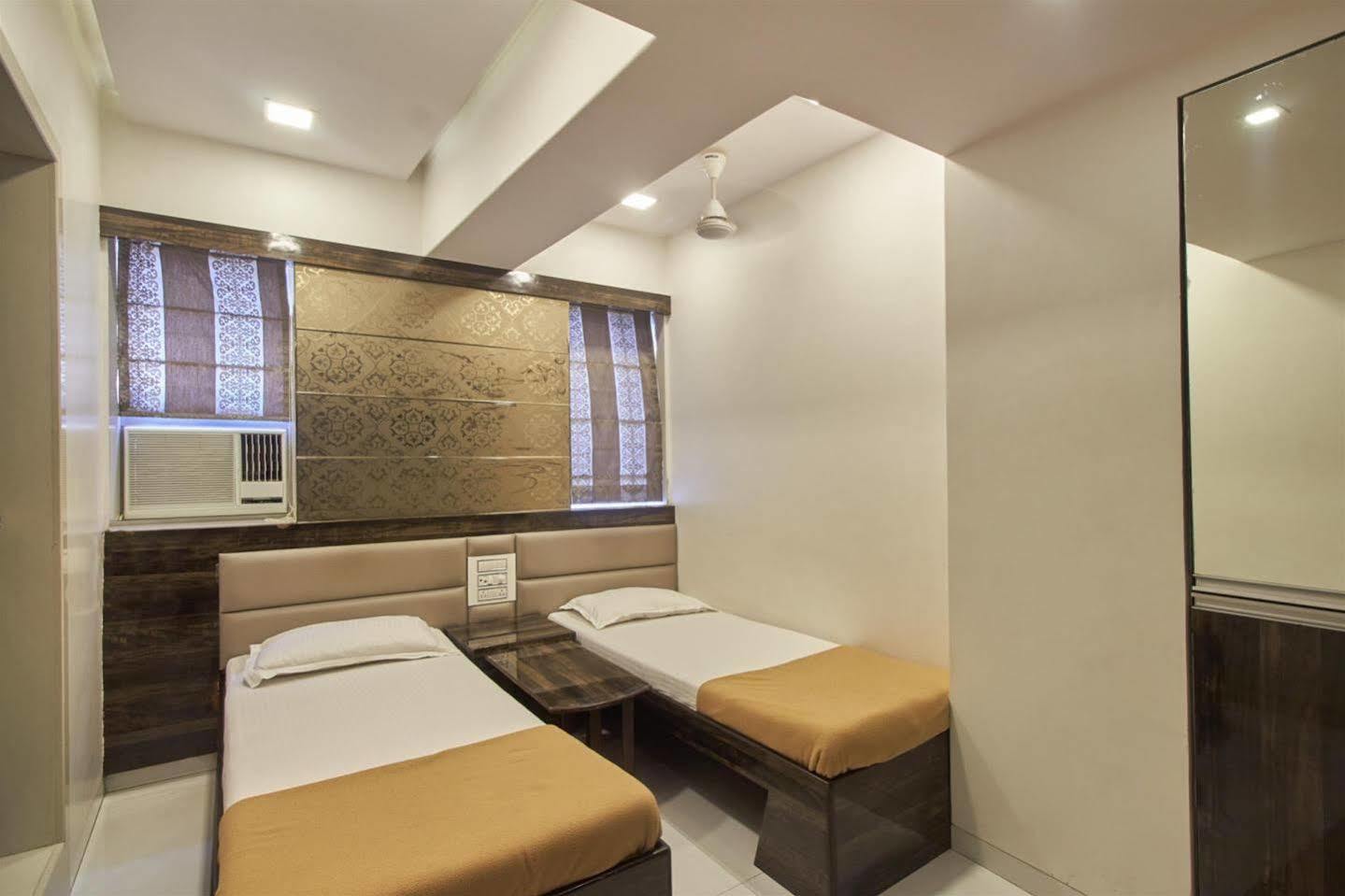 Oyo 28893 Hotel Gulf Bombay Extérieur photo